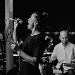 Cynthia Vox – Singer(Vokal)