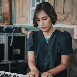 Irsa Destiwi – Piano