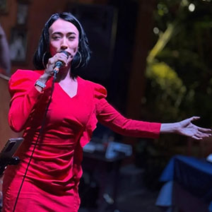 Puri Maryono – Singer (Vocal)